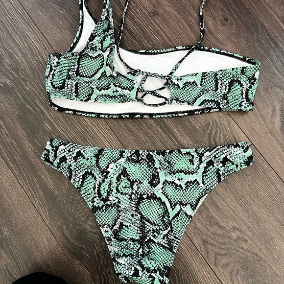 Snake skin bikini - Picture 2 of 2
